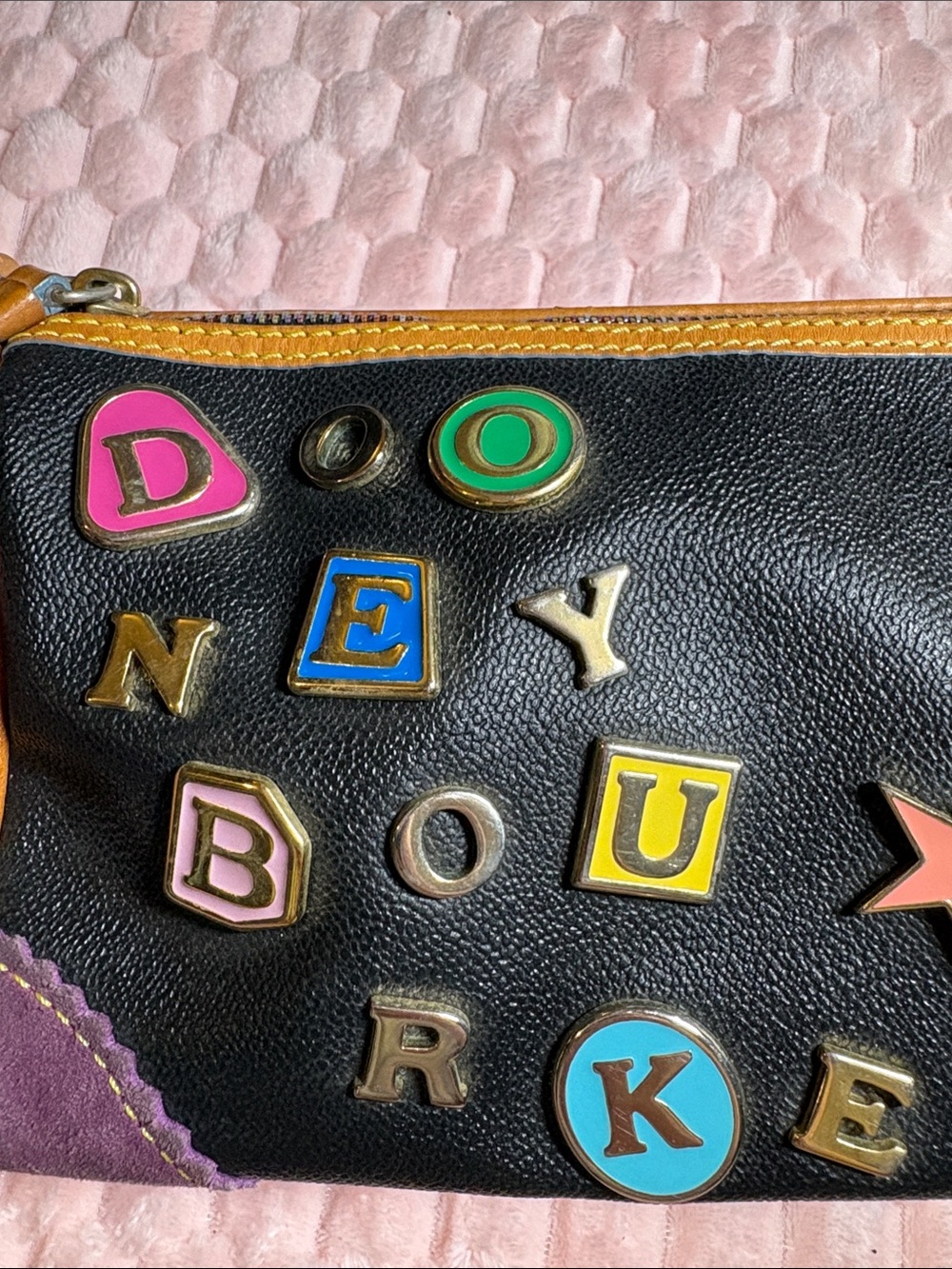 ๐ฉท Y2K/Vintage Colorful Patchwork Dooney & Bourke | Shoulder Bag ๐ - Picture 4 of 16